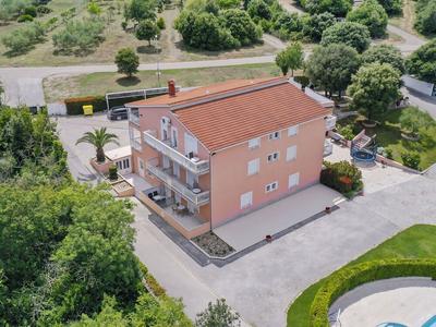 Elegant Apartment in Banjole near Fratarski Otok Island