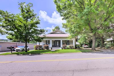 Quaint Leeds Studio w/ Yard ~ 18 Mi to Birmingham!
