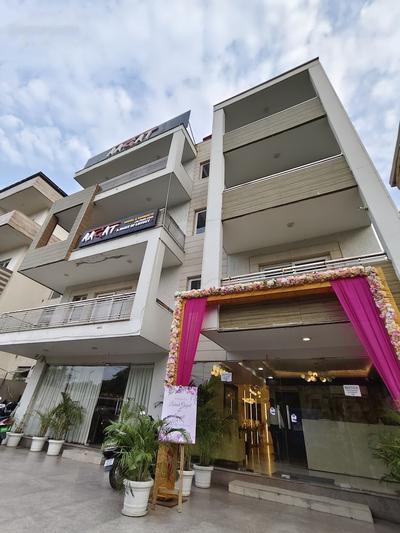 Aadat Hotel Near Artemis Hospital Gurgaon