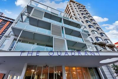 Semi Penthouse in Quadrant