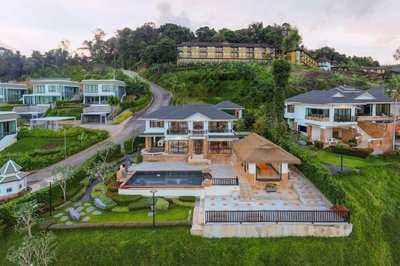 Golden Horizon Villa