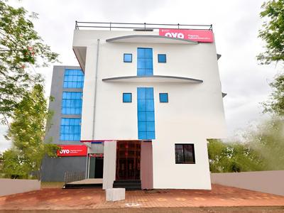 OYO Flagship 29595 Hotel Akash Executive