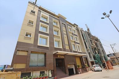 OYO 2295 Hotel Razia Inn
