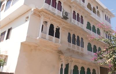 OYO 12250 Home Kesar Vilas near Trident Udaivilas