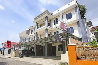 OYO 90883 Ria Agustar Syariah