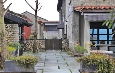 Seclusive Life in Landscape