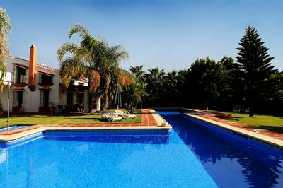 1144 Villa la Perla