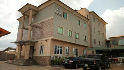 D'Czars Hotel & Suites