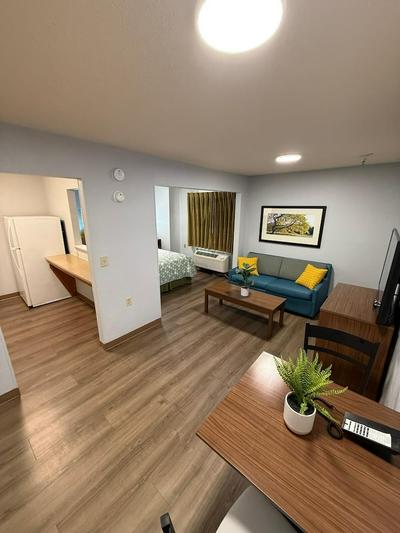 HomeTowne Studios & Suites by Red Roof Greensboro
