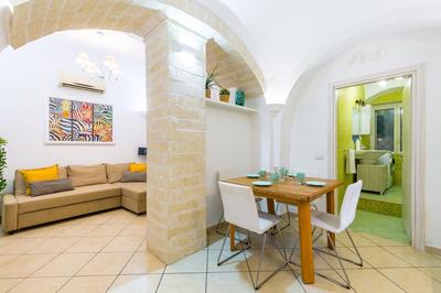 Ground Floor Vomero Apartment by Wonderful Italy