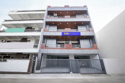 Fabhotel City Charm