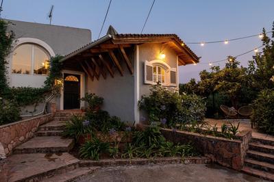 Serenity Cottage House-garden Haven Near the Beach