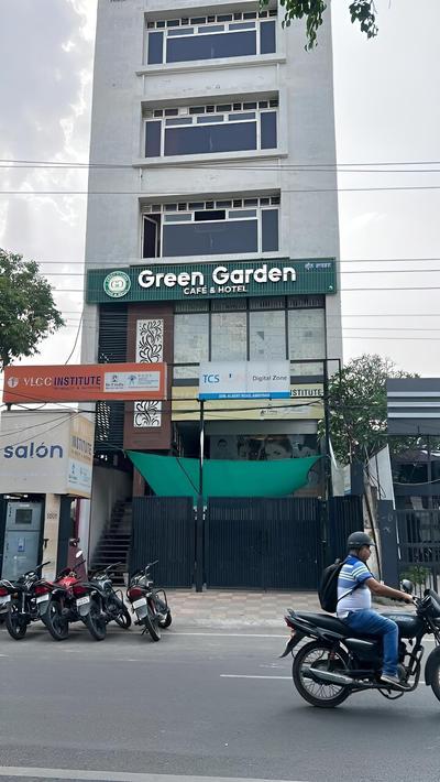 Green Garden Cafe & Hotel