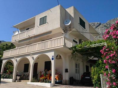 A1 - apt w Patio, Just 3 min Walking to the Beach
