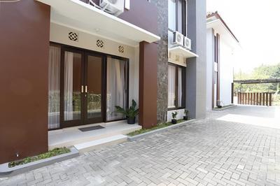 RedDoorz @ Merapi View