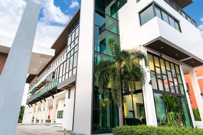 The Thames Pool Access Resort SHA+