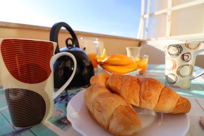 Central Apartment On The Beach With Balcony, Wi-fi Air Conditioning Parking