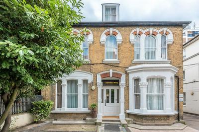 Queens Drive at Finsbury Park