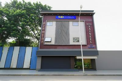 FabHotel Saineel - Nr Juhu