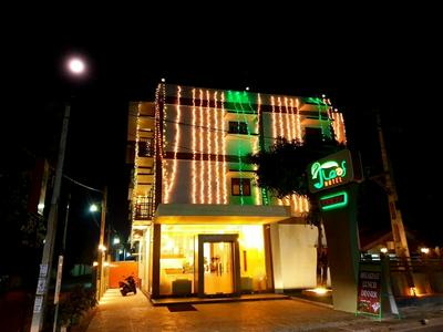 J Leaf Hotel