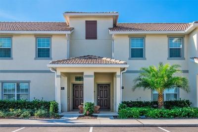 Amazing 4 Bedroom Storey Lake Townhouse by Redawning