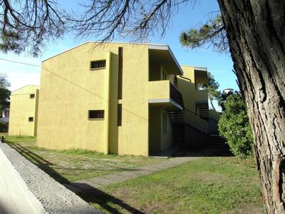 Spacious Apartment in Rosolina Mare near Sea