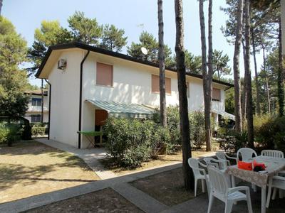 Luminous Flat in Bibione With Garden