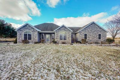 Elegant Pataskala Home w/ Hot Tub & Fire Pit!
