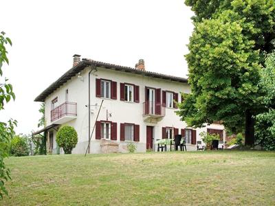 Charming Vacation House in Countryside