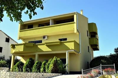 Spacious Ground Floor Apartment Primavera