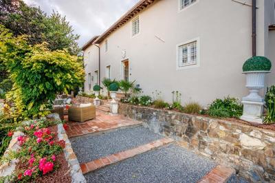 Villa Lina in Lucca With 4 Bedrooms and 3 Bathrooms