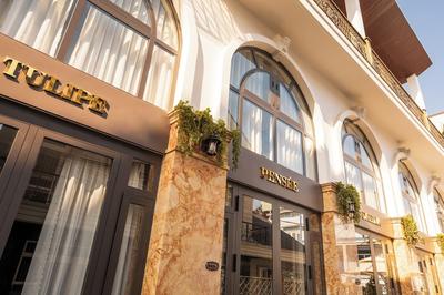 La Fleur Premium Central Apartment