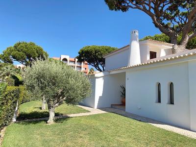 Charming 3-bed Villa With Pool in Olhos de Agua