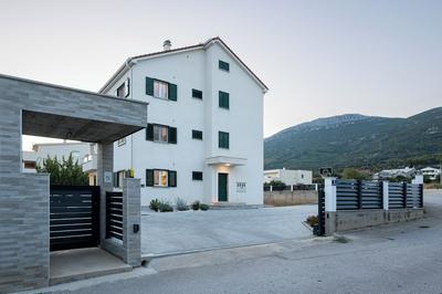 Olive Leaf - Ground Floor Apartment