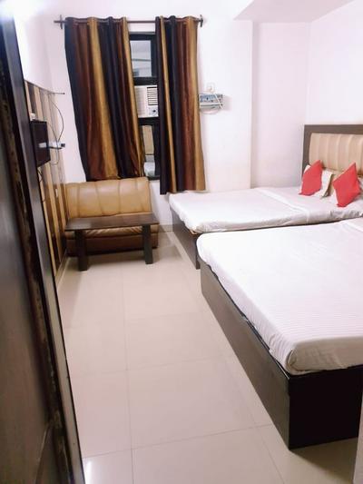 Goroomgo Prashant palace Agra