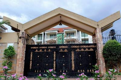 Lake Victoria Masionettes