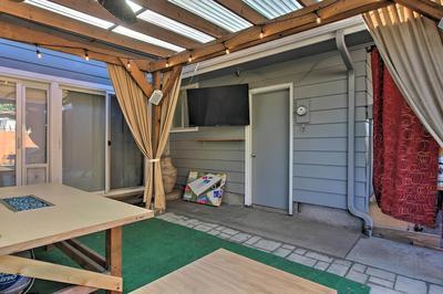 Hot Tub & Theater Room: Tropical Springfield Home