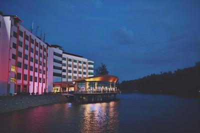 The Regency Waterfront Hotel