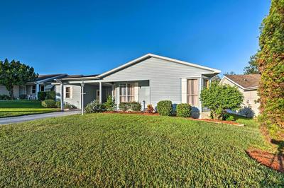 Lovely Lady Lake Home w/ Resort Amenities & Lanai!