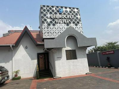 Dee Rocket Hotel
