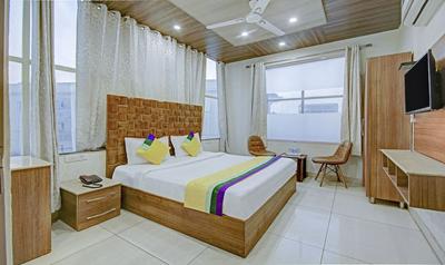 Itsy By Treebo - Sharrytel