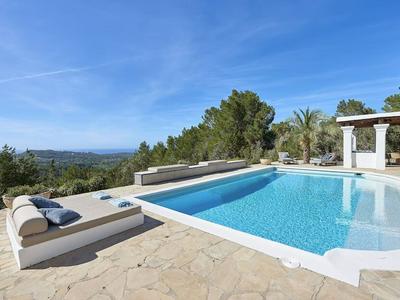 Hillside Villa With Sea-views