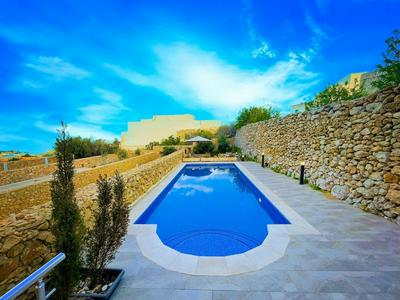 3 Bedroom Apartment With Private Pool and hot tub