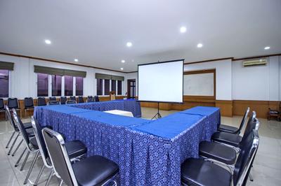 RedDoorz Plus near RS Hasan Sadikin