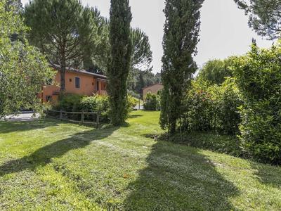 Tuscany's Hidden Garden Escape