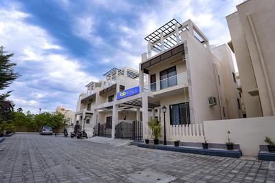 Fabhotel Continental Lebe Inn