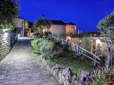 Fabulous Holiday Home With Wifi in Monte San Martino Italy