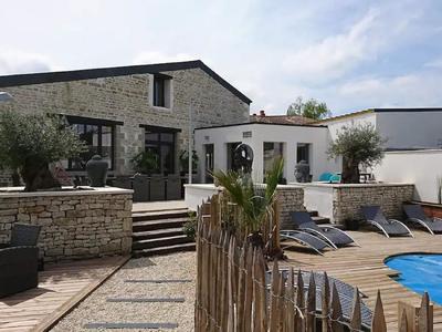 Magnificent Villa in Nuaille-d'aunis With Wellness