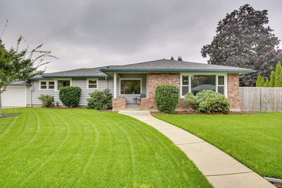 Willamette Valley Family Home w/ Fenced Yard