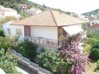 Apartment in Vinisce 100m From the Sea